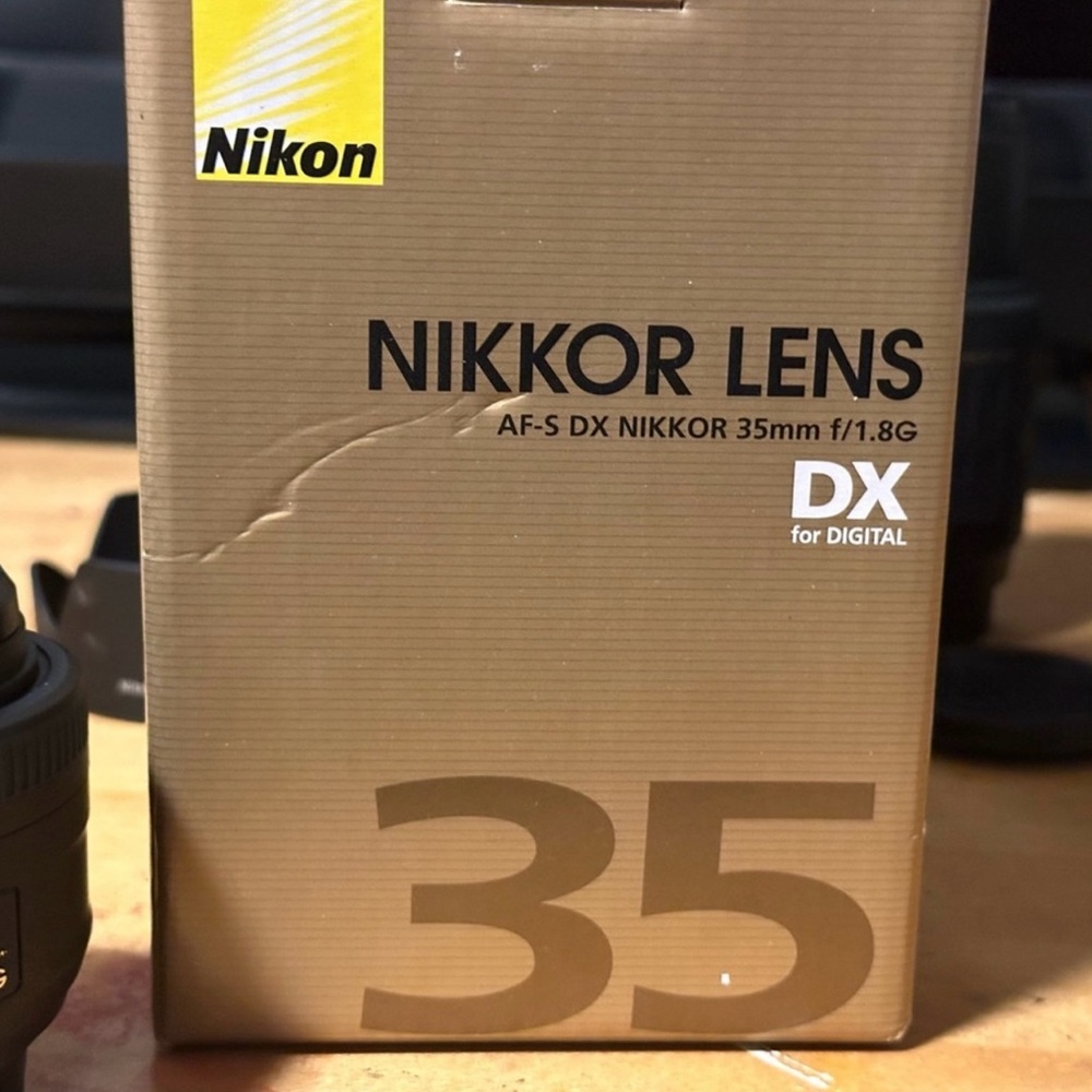 NIKON Nikkor AF-S DX 35mm f/1.8G lens